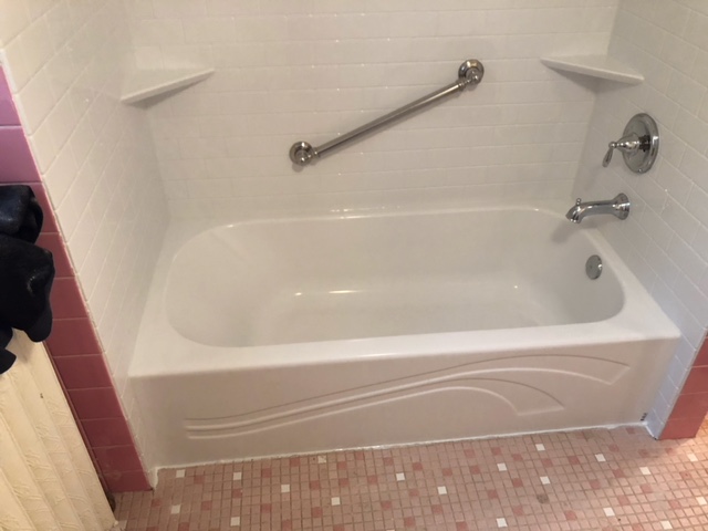 Should I Replace My Bathtub Or Reglaze, How To Resurface Acrylic Bathtub