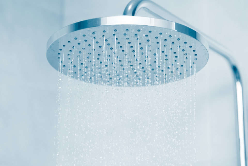 Rain water falling type shower head with blue clean tone